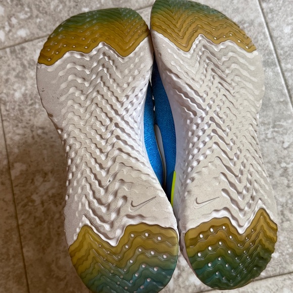 Nike Men’s 10 Epic React Flyknit
Colorway: Blue Glow/White-Photo Blue-Volt Glow - Picture 4 of 11